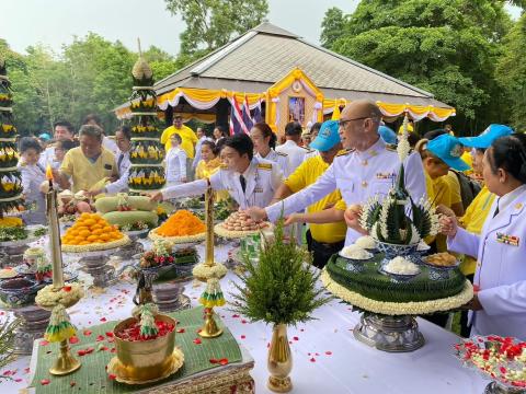 การร่วมพิธีจัดทำน้ำพระพุทธมนต์ศักดิ์สิทธิ์