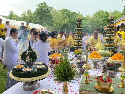 การร่วมพิธีจัดทำน้ำพระพุทธมนต์ศักดิ์สิทธิ์